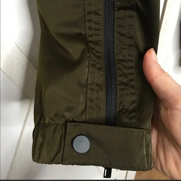 Athleta Radiant High Rise Radiant Zipper Jogger Pant Tortuga Olive Green 8P - Picture 4 of 10